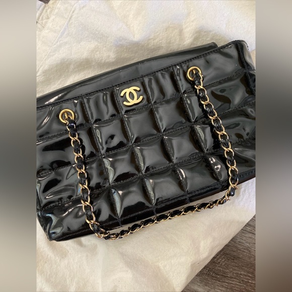 2002-2003 CHANEL Choco Bar Patent Leather shoulder bag - Picture 2 of 5